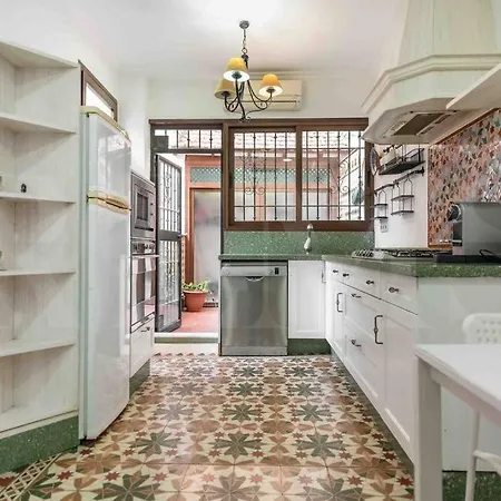 Charming Apartment With Private Patio By Rems Malaga Exterior photo