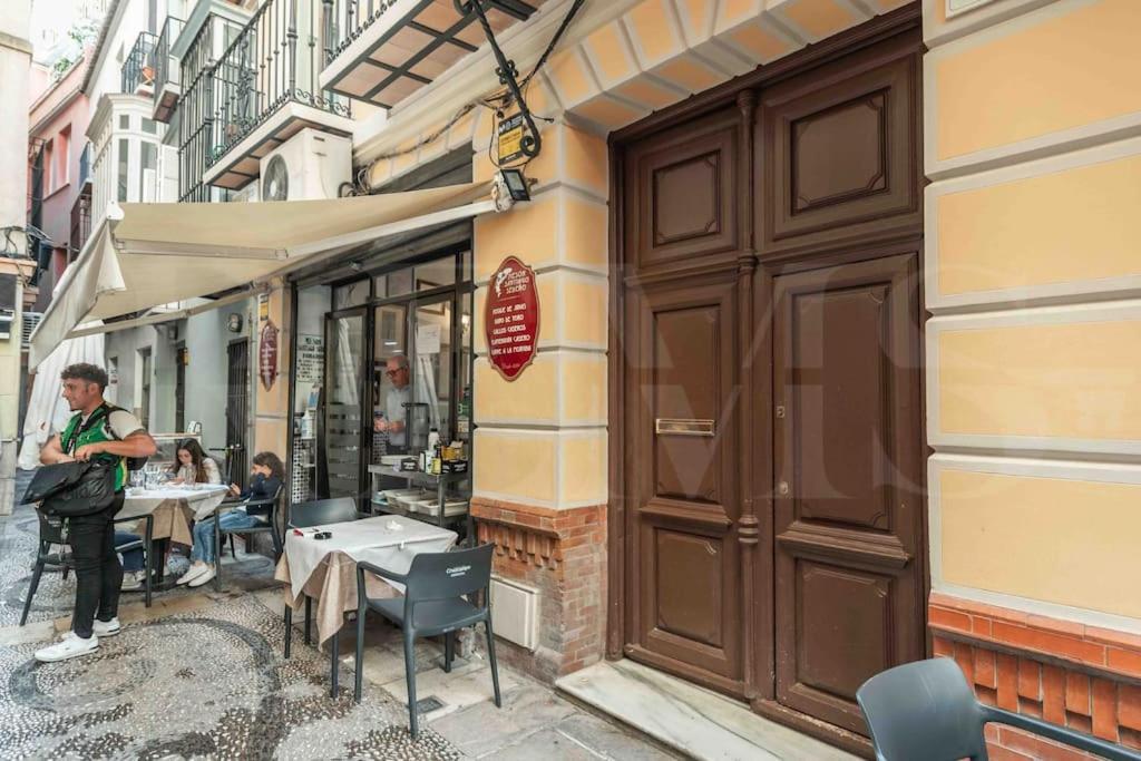Charming With Private Patio By Rems Apartamento